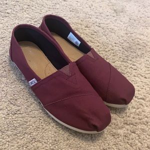 Ladies Size 8 Toms